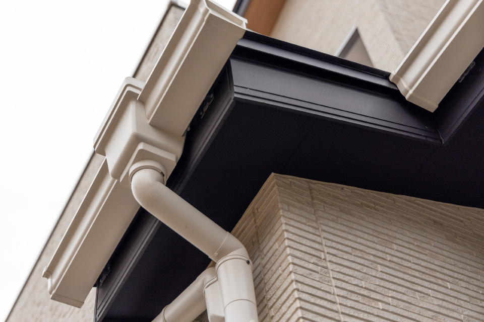 雨樋からの水漏れがすごくてうるさい